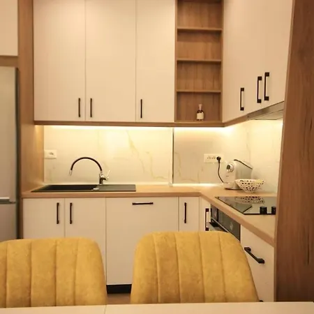 Cozy By The Apartment Lezhe