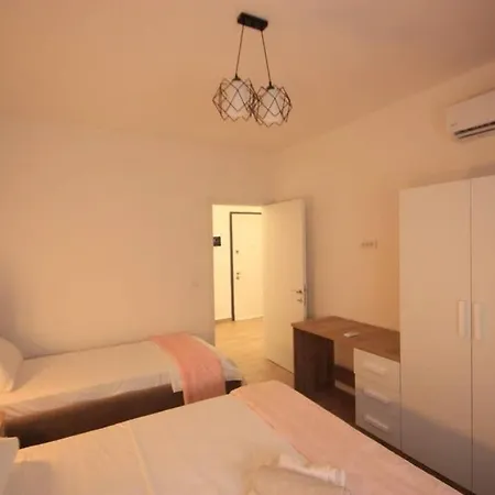 Cozy By The Apartment Lezhe